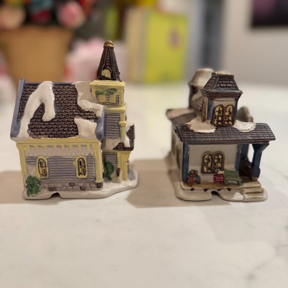 2 Christmas Village Pieces, Church & Train Station - Picture 2 of 9